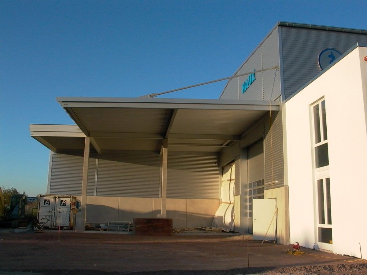 Werkhalle mit Bürotrakt der HLS in Cuxhaven